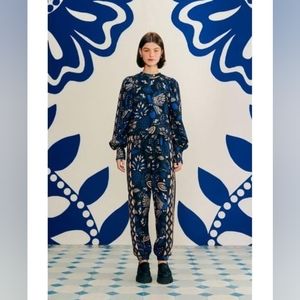 Farm Rio Blue Macaw Sweatpants